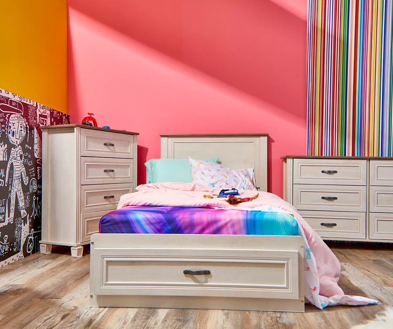 Hillview 4-Drawer Dresser 4 Hillview 4-Drawer Dresser - Image 4